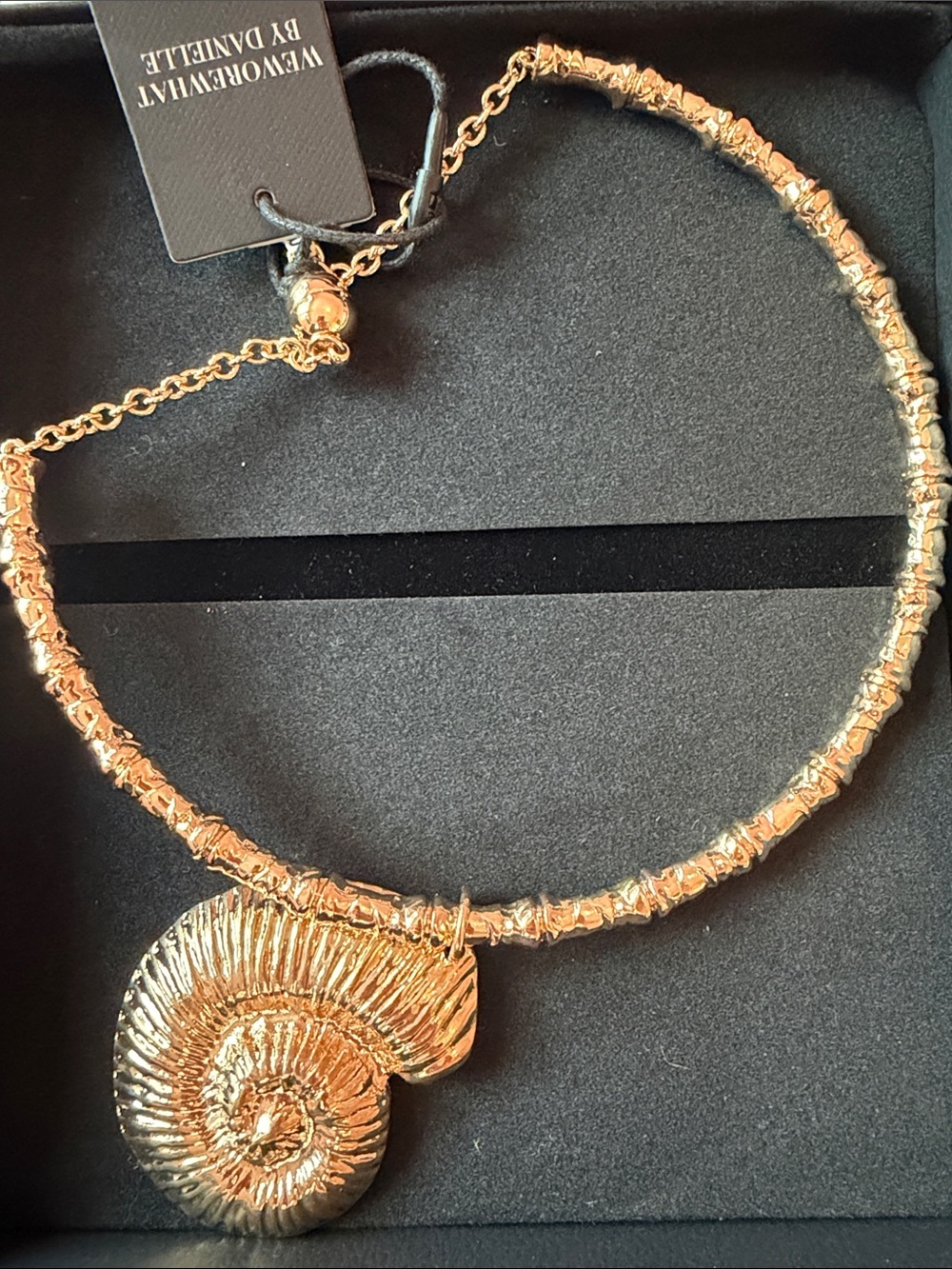 Vievormhatt by Danielle Gold Spiral Shell Pendant Necklace